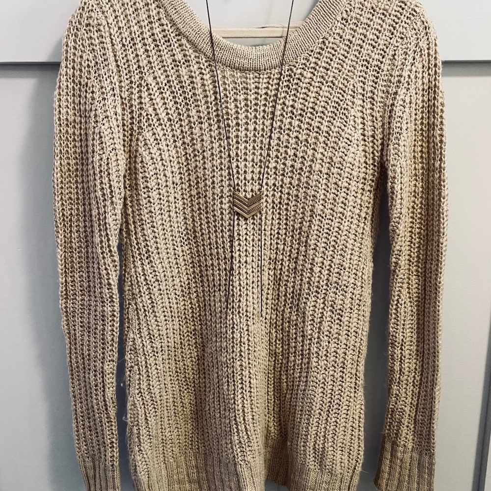 Daytrip Sweater, BKE tank & Necklace